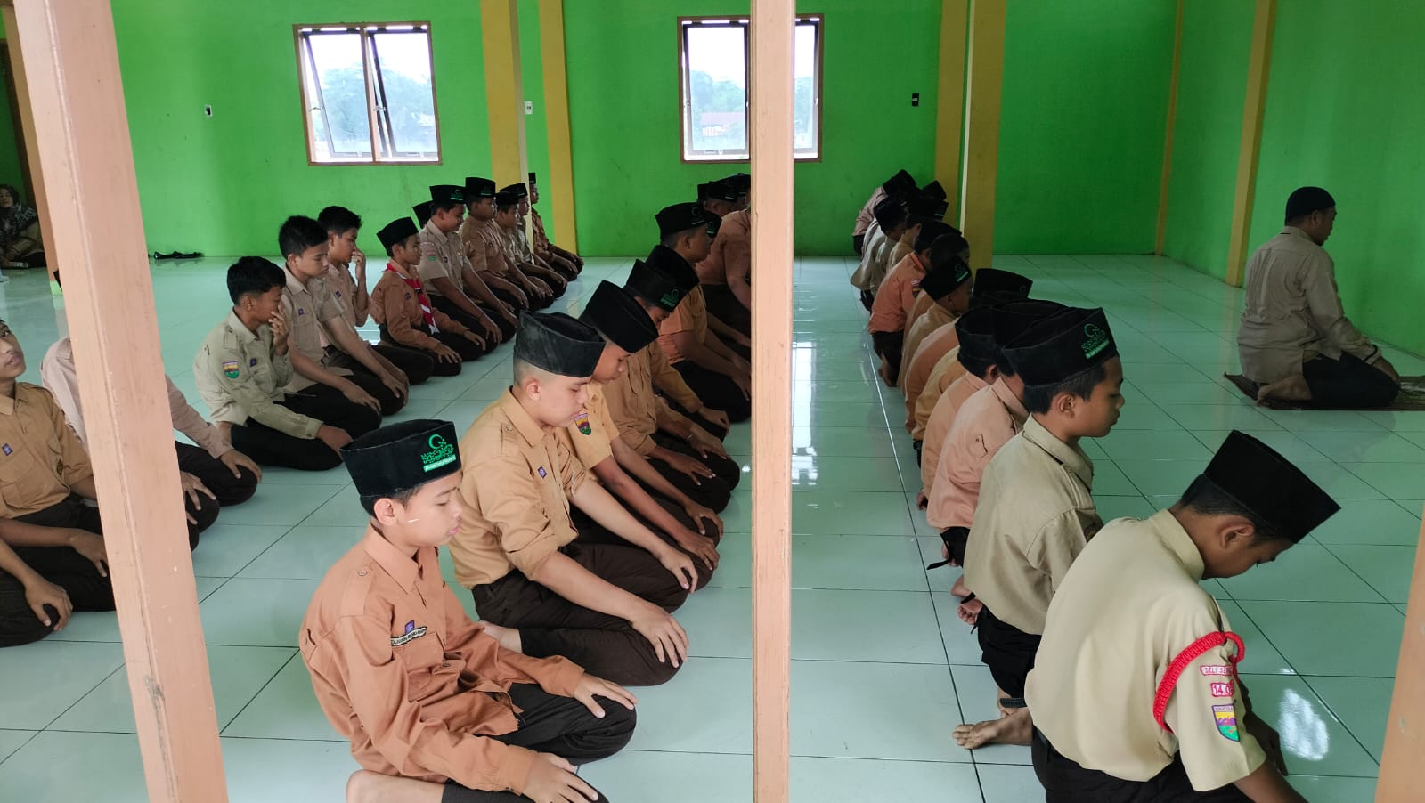 Kegiatan Sholat Dzuhur Berjama'ah